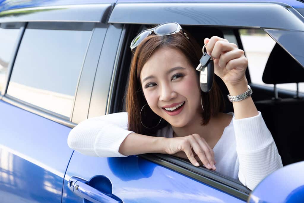Geschenke für Fahranfänger – was gehört alles ins Auto?