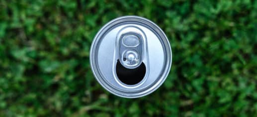 Cola für den Garten – ein Getränk als große Hilfe