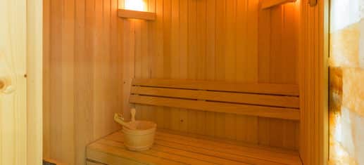 Durch Schwitzen abnehmen – lässt die Sauna die Pfunde purzeln?