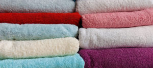 Handtücher aus Frottee oder Mikrofaser – was ist die bessere Wahl?