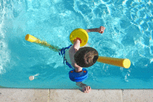 Sichere Schwimmhilfen für kleine und größere Kinder