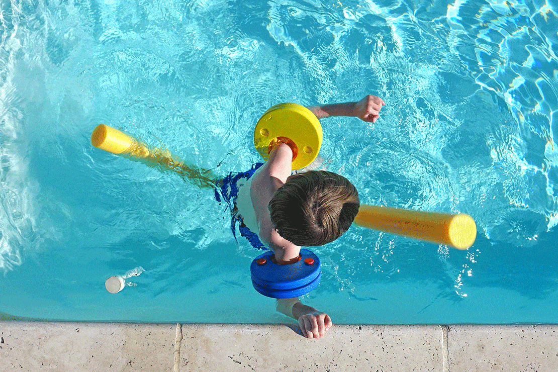 Sichere Schwimmhilfen für kleine und größere Kinder