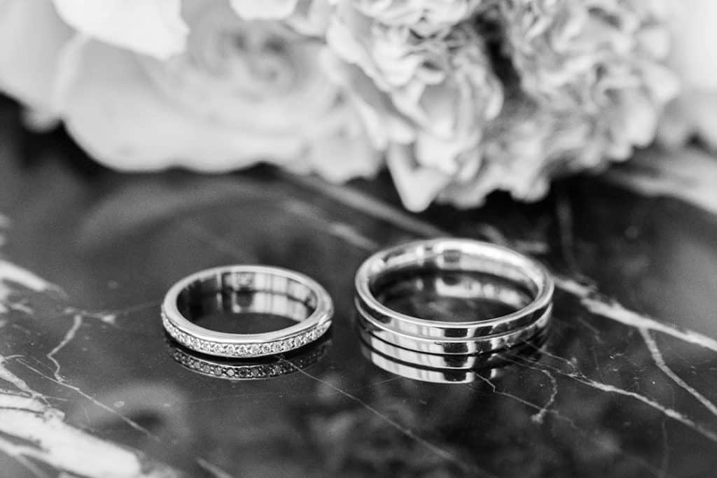 Silberschmuck reinigen – diese Hausmittel helfen