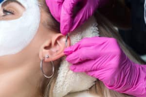 Helix Piercing – der Schmuck an der Ohrmuschel