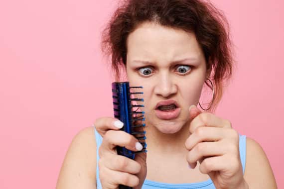 Haarausfall bei Frauen und was dagegen helfen kann