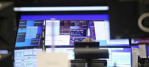 Dax schließt unter 15.000 Punkten - Anleger fürchten Bankenkrise