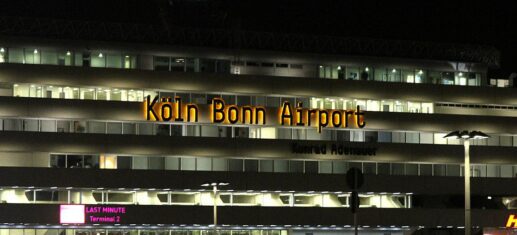 Flughafen Köln/Bonn: Mann fährt mehrere Menschen an