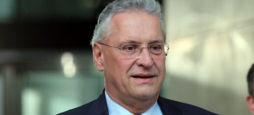 Bayerns Innenminister will Verbot der "Grauen Wölfe"