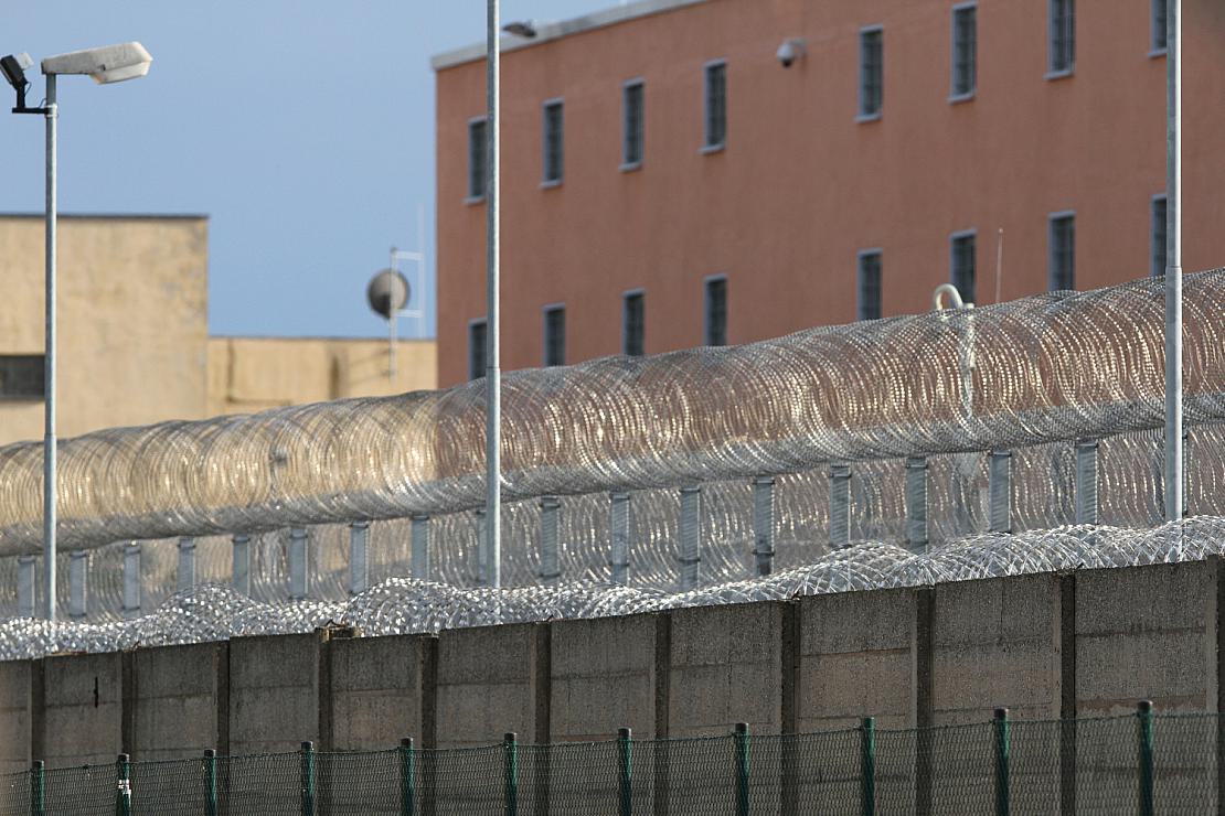 Bericht: Halle-Attentäter greift erneut Gefängnismitarbeiter an