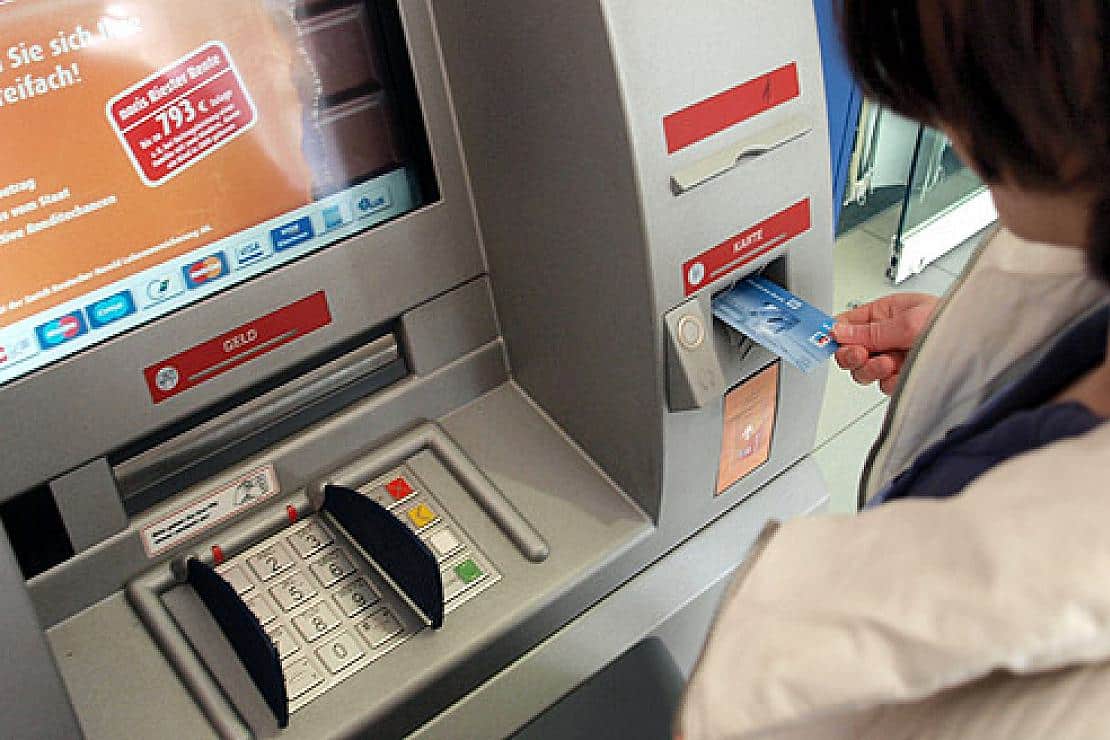 Innenminister drohen mit Schutzvorschriften für Geldautomaten