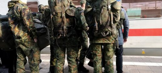 Wehrbeauftragte offen für Tiktok-Verbot für Bundeswehrsoldaten