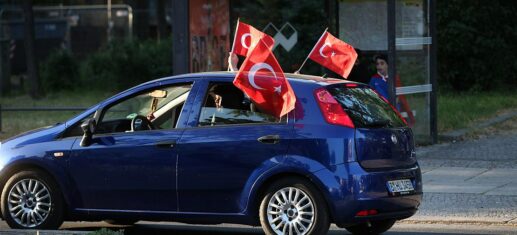 Güler kritisiert Autokorsos von Deutschtürken