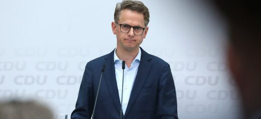 Linnemann will Schnellverfahren gegen Gewalttäter - scharfe Kritik