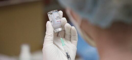 Apothekerverband erwartet neuen Corona-Impfstoff im September