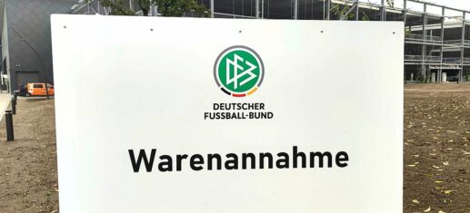 DFB-Präsident spricht Voss-Tecklenburg das Vertrauen aus