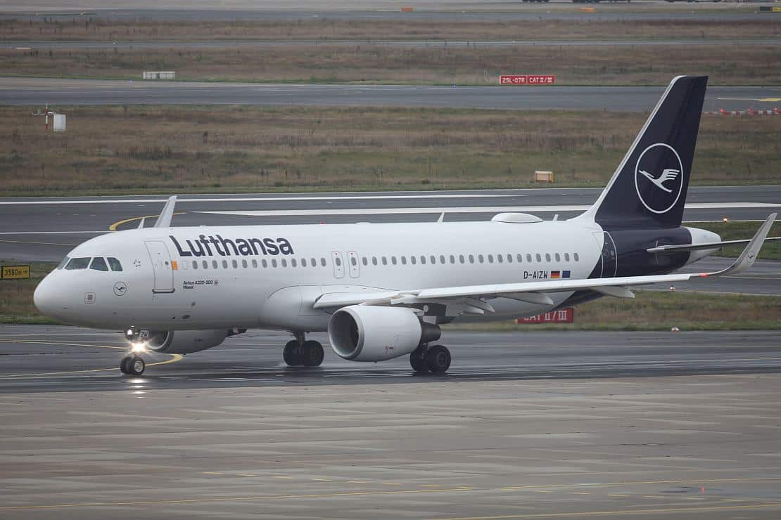Lufthansa-Piloten stimmen Tarifpaket zu