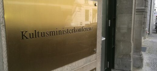 Philologenverband-will-laengere-Amtszeiten-fuer-KMK-Praesidentschaft.jpg