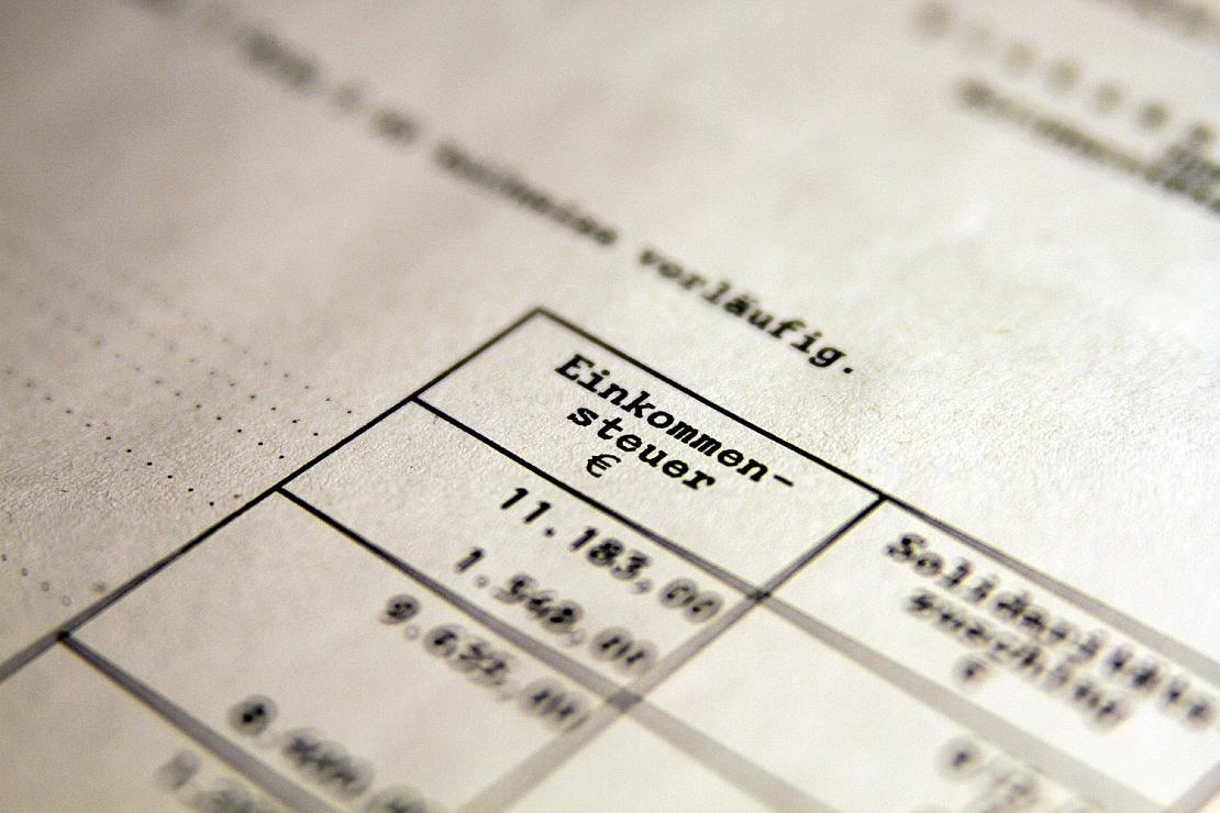 Berechnungen: Steuerzahlern bleibt 2024 mehr vom Gehalt