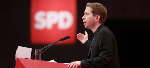 Kuehnert-als-SPD-Generalsekretaer-wiedergewaehlt.jpg