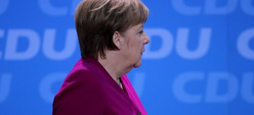Merkel-tritt-aus-Konrad-Adenauer-Stiftung-aus.jpg