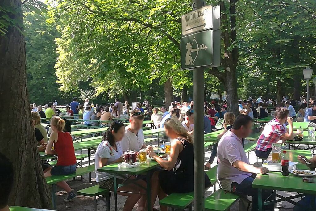 Drogenbeauftragter will begleitetes Trinken und Rauchen abschaffen