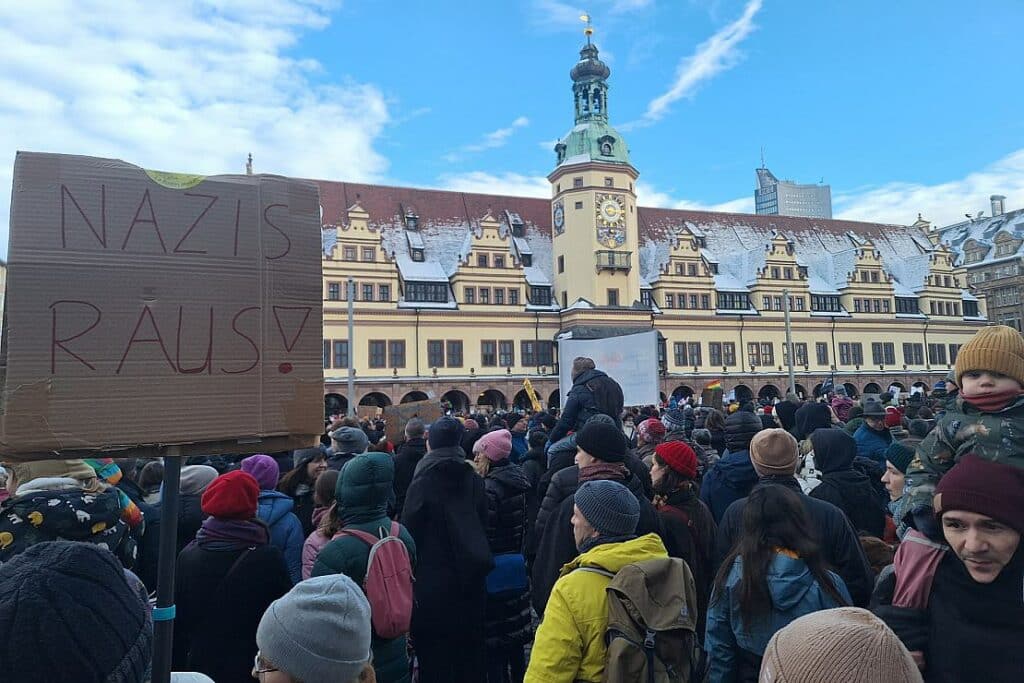 Erneut großer Andrang bei Demos gegen Rechtsextremismus
