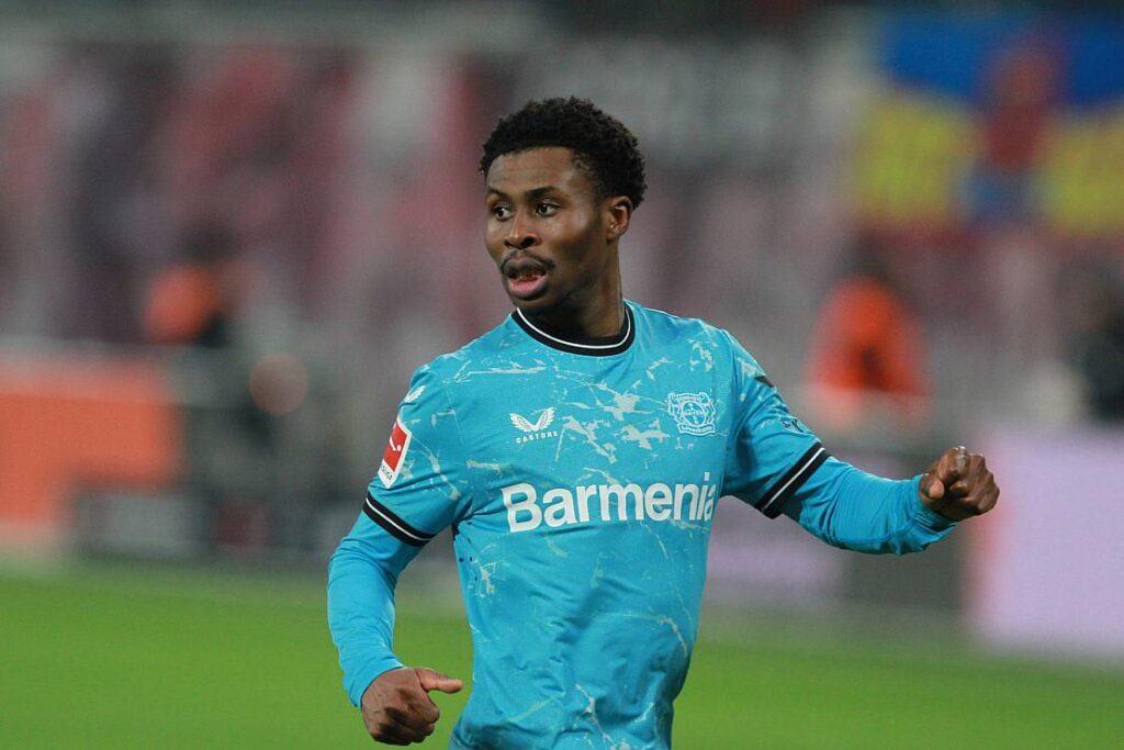 1. Bundesliga: Leverkusen und Bayern gewinnen