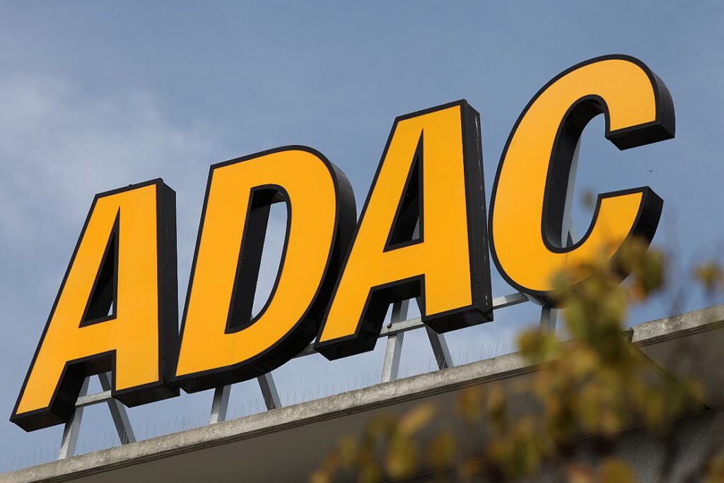 ADAC: Zahlreiche Warnwesten reflektieren ungenügend