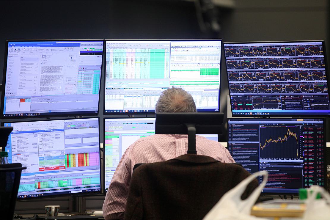 Dax startet im Minus – US-Börsen bleiben geschlossen