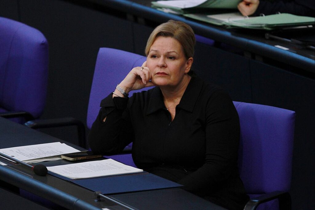 Faeser will bei Rechtsextremisten "jeden Stein umdrehen"