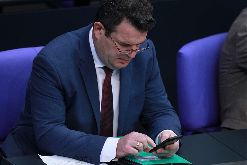 Heil sieht "anständigere Arbeitsbedingungen" in der Fleischindustrie