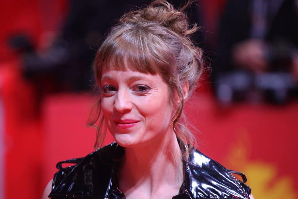 Leonie Benesch empfand sich während Schulzeit als Außenseiterin