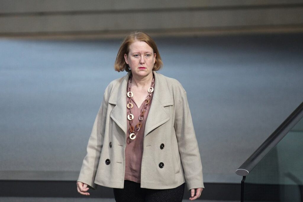 Paus will deutlich mehr Frauenhäuser in Deutschland