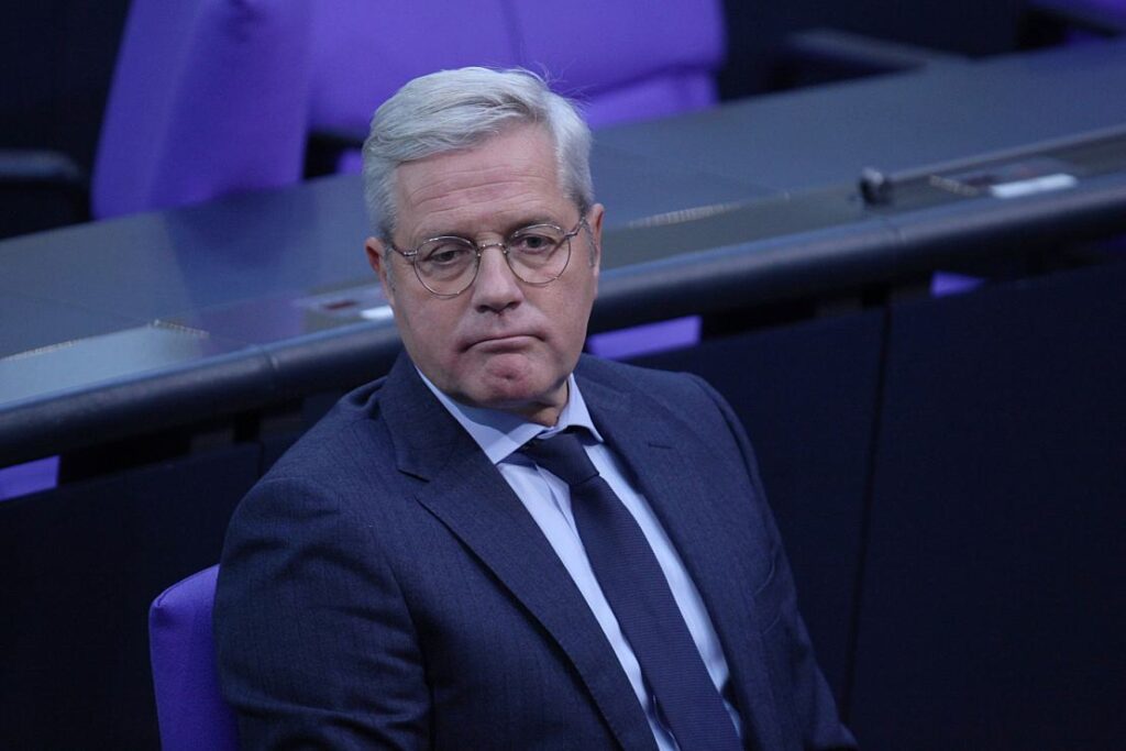 Röttgen mahnt Ampel-Parteien zu Klarheit bei Taurus-Antrag
