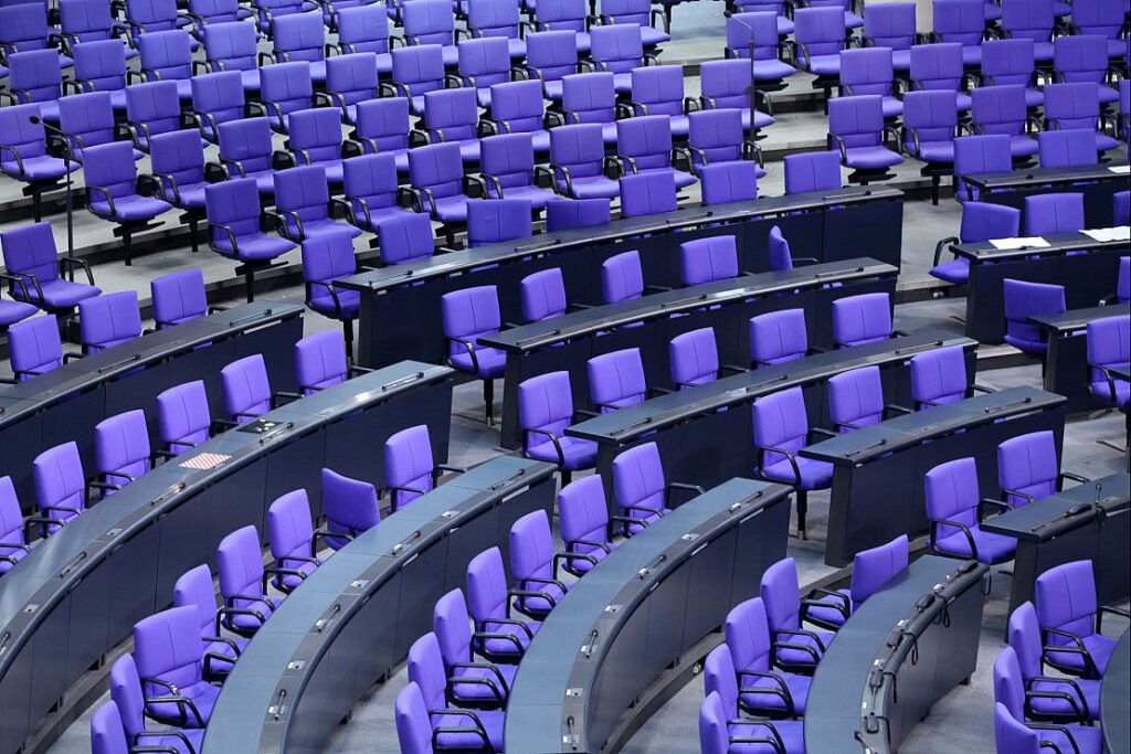 Studie: Attraktive Politiker im Parlament weniger aktiv