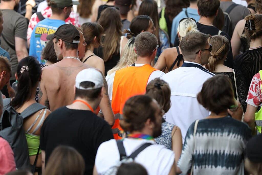 Studie: Viele junge Menschen misstrauen Regierung und Bundestag