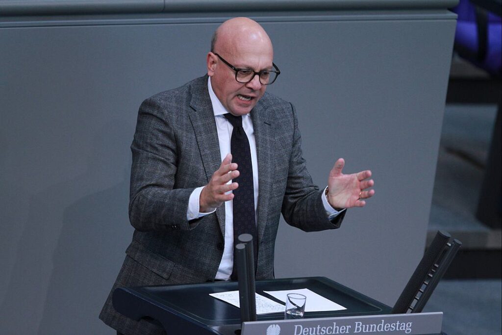 Throm will Arbeitszwang für Flüchtlinge in privaten Unternehmen
