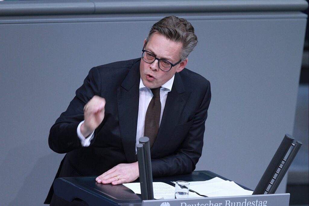 Von Notz für Prüfung dienstrechtlicher Konsequenzen für Maaßen