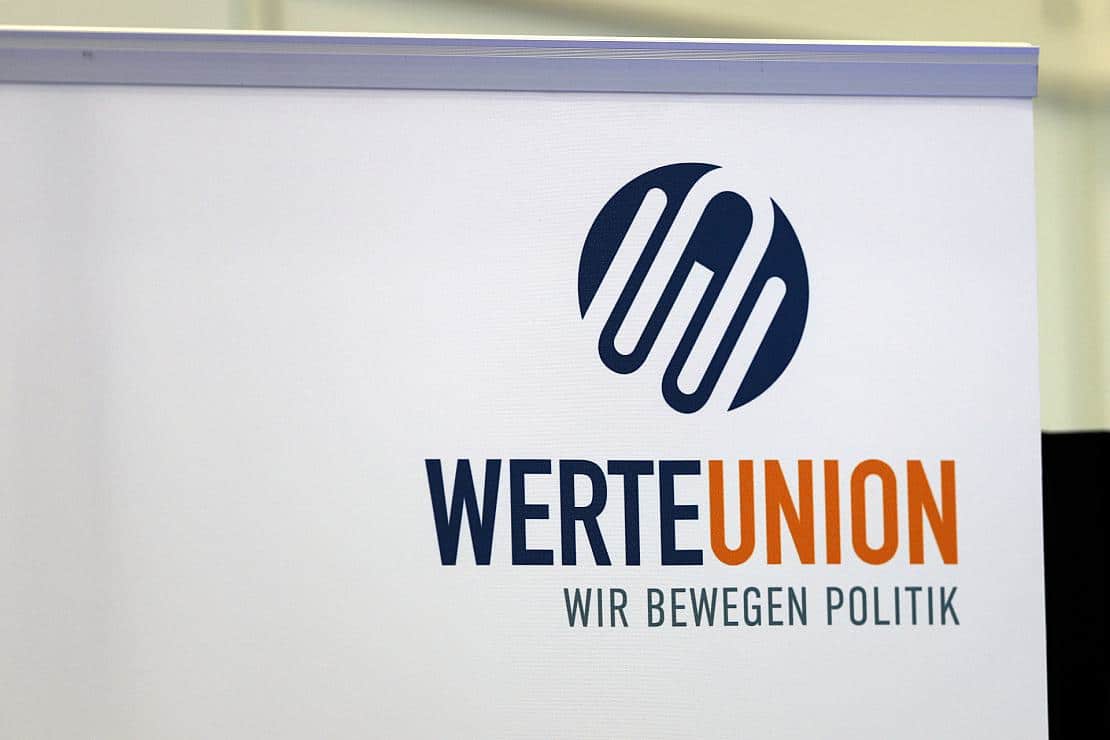 Werteunion gründet sich als Partei auf Rheinschiff bei Bonn