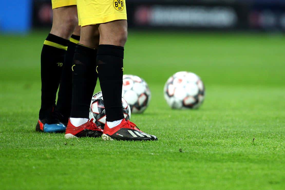 1. Bundesliga: Dortmund besiegt Bremen in Unterzahl