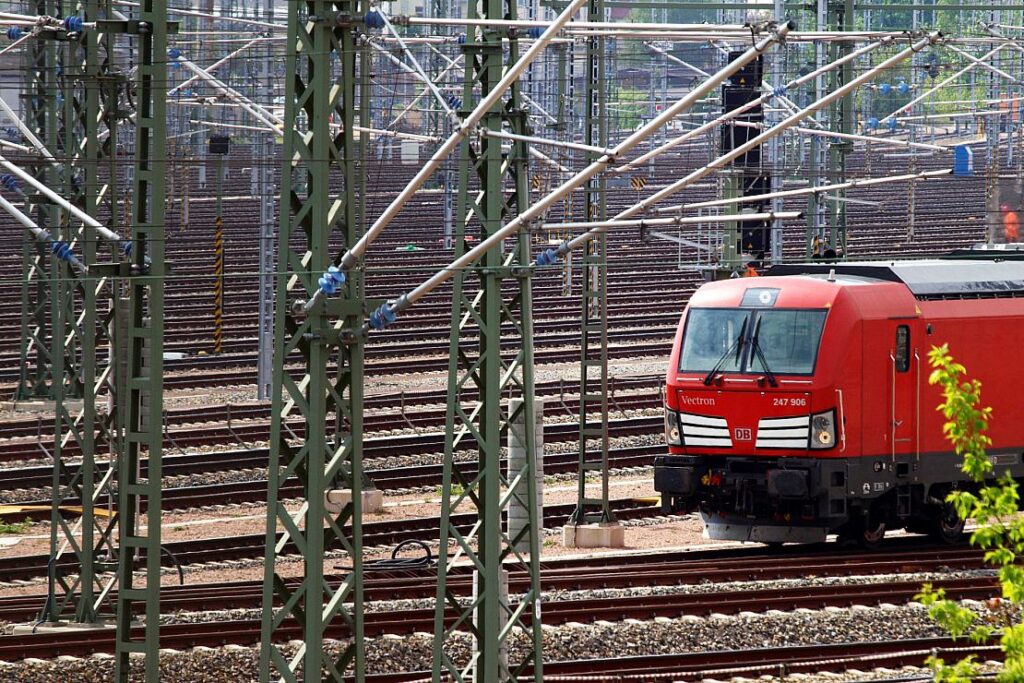 Bericht: Bahn-Management plant weitreichenden Umbau von DB Cargo