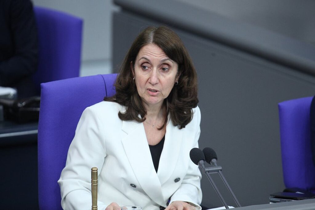 Bundestagspräsidium diskutiert Maßnahmen gegen Rechtsextreme