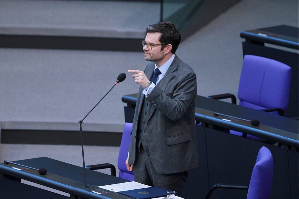 Buschmann will Schrottimmobilien-Mafia mit neuem Gesetz bekämpfen