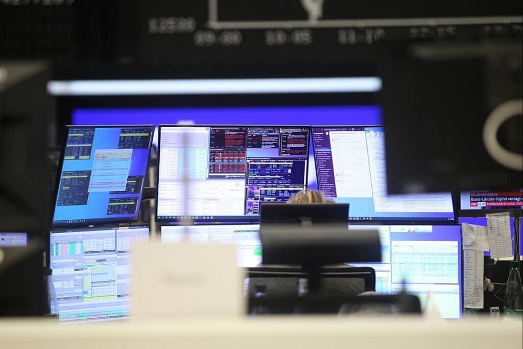 Dax bleibt am Mittag im Plus – Banken gefragt