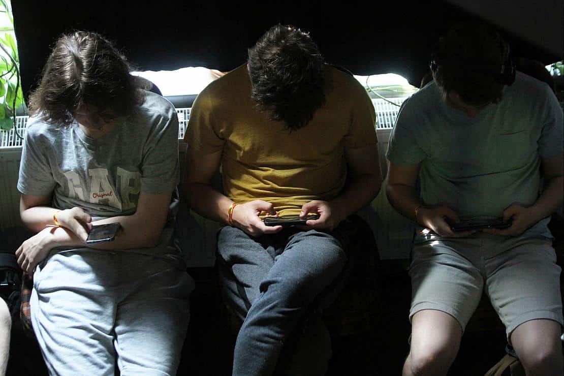 Deutsche nutzen Smartphones im Schnitt 2,5 Stunden pro Tag