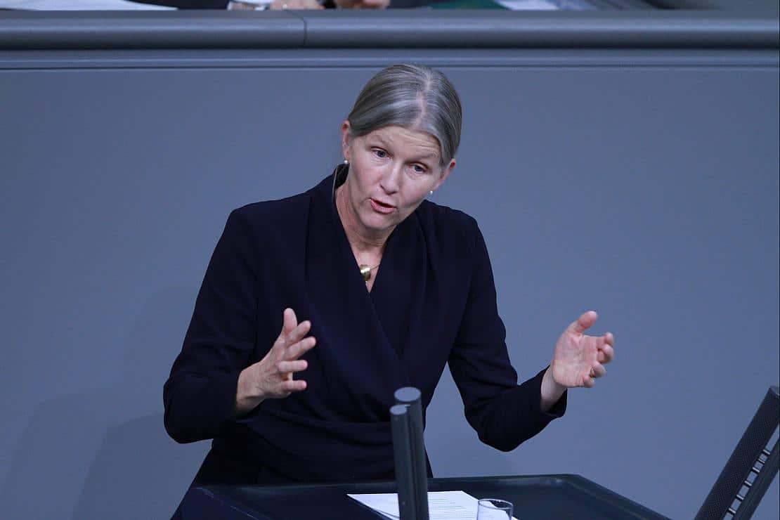 FDP-Innenpolitikerin wirbt für Bezahlkarte für Asylbewerber
