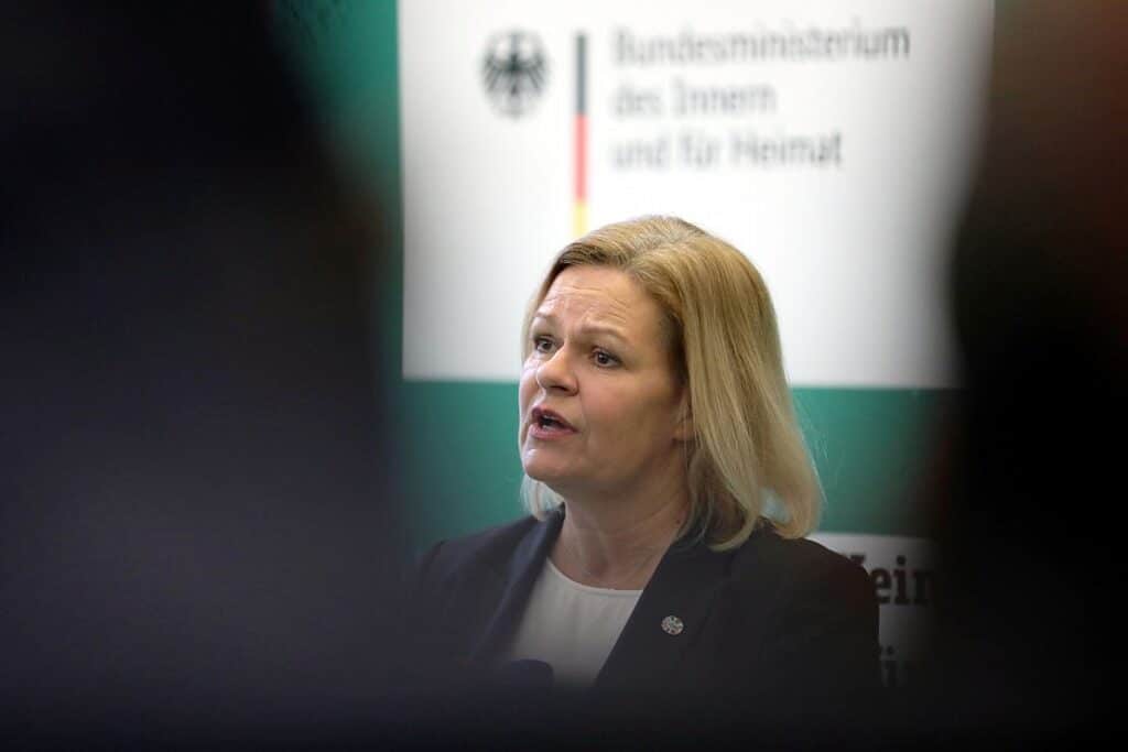 Faeser warnt vor "verstärkten Spionageangriffen" durch Russland