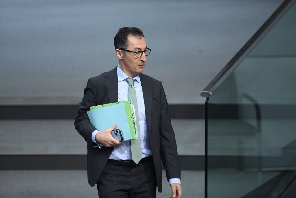 Gesetzentwurf: Özdemir will Milchbauern gegenüber Molkereien stärken