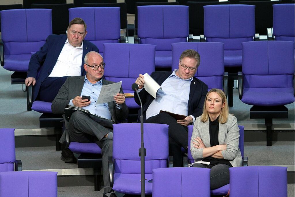 Linke im Bundestag wollen 40 Mitarbeiter einstellen
