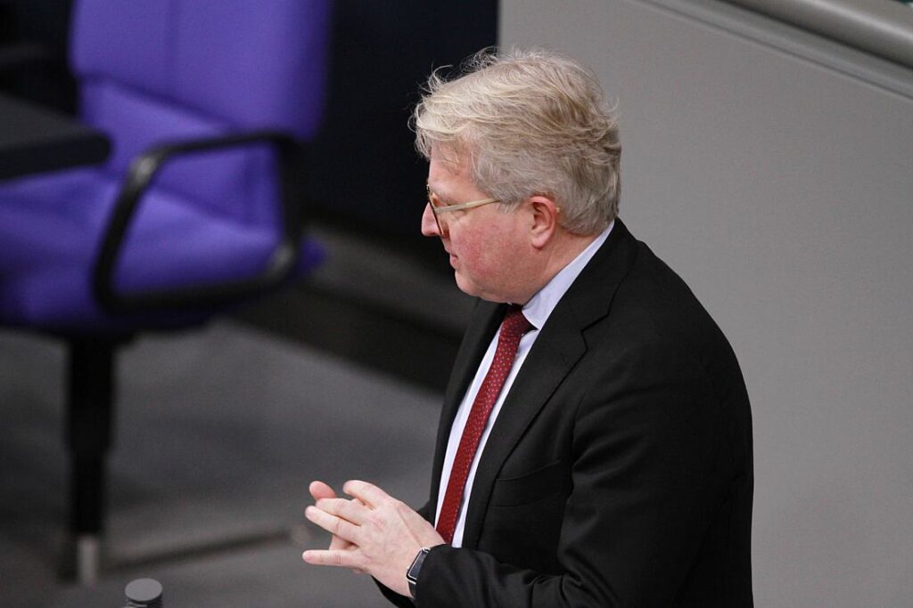 Schäffler drängt Kanzler zu Einschnitten bei Gewerkschaftsrechten